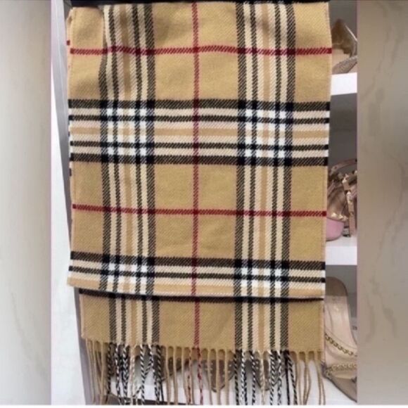 V. Fraas Plaid Scarf and Black Beret Set - Picture 7 of 11